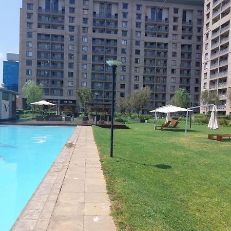 Prestige Apartments Sandton At Westpoint Йоханесбург Екстериор снимка